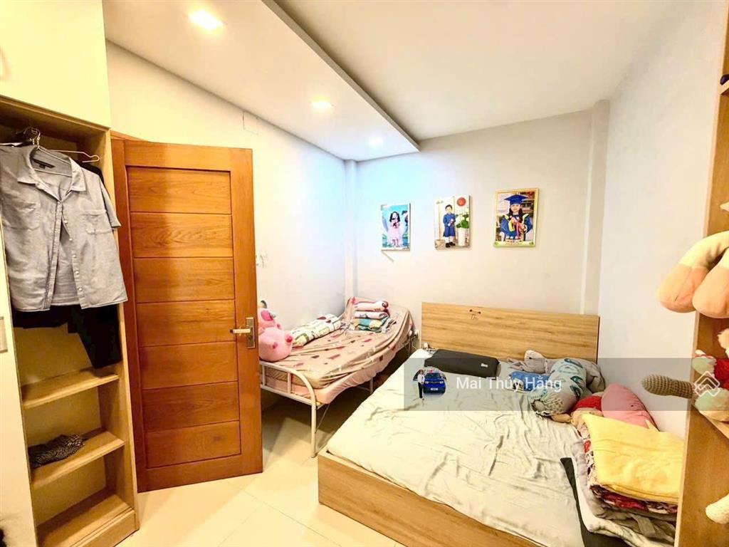 Nhỉnh 5 tỷ có ngay nhà 2 tầng ,sân đậu ôtô thoải mái không quy hoạch ko lộ giới ngay phạm văn đồng
