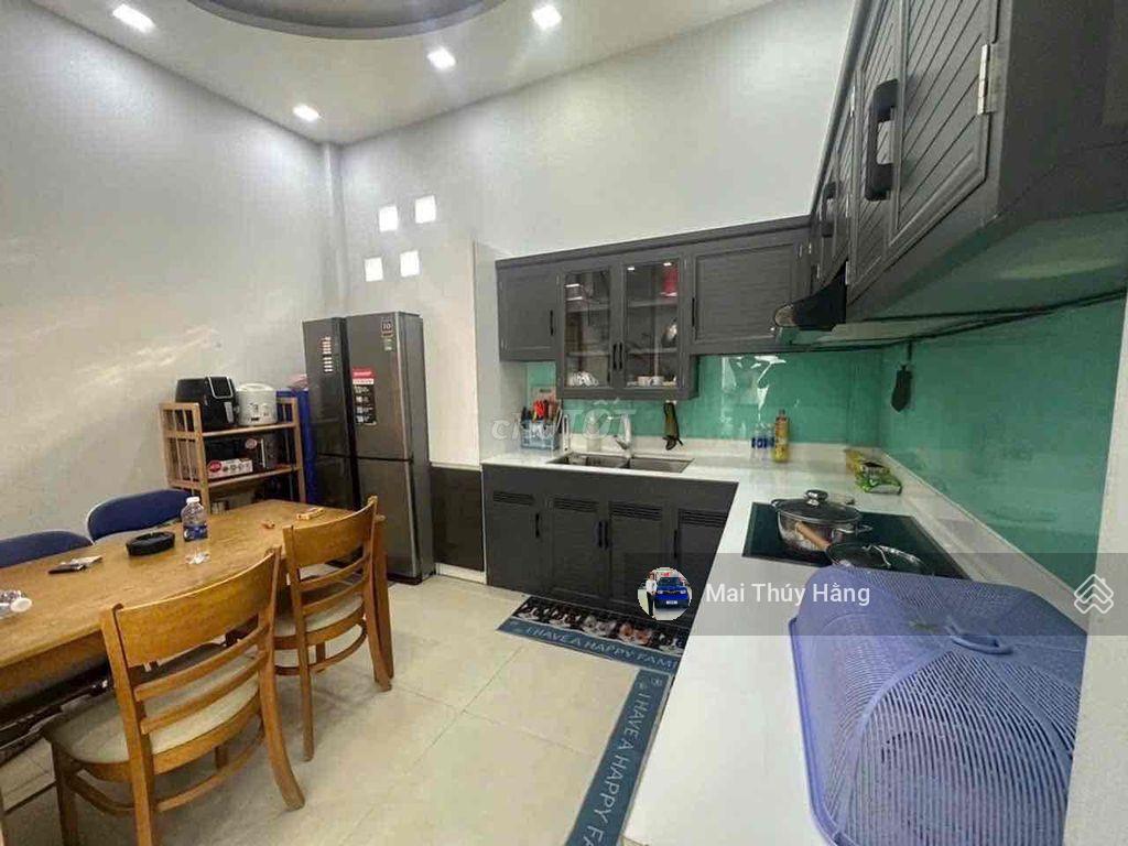 Nhỉnh 5 tỷ có ngay nhà 2 tầng ,sân đậu ôtô thoải mái không quy hoạch ko lộ giới ngay phạm văn đồng