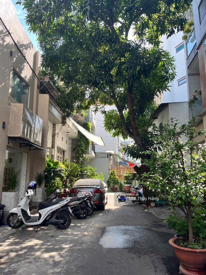 Xuống cọc là lời  giá chốt cực tốt  nhà 2 tầng ngang 8,2 bề thế  vị trí đắc địa ngay trung tâm