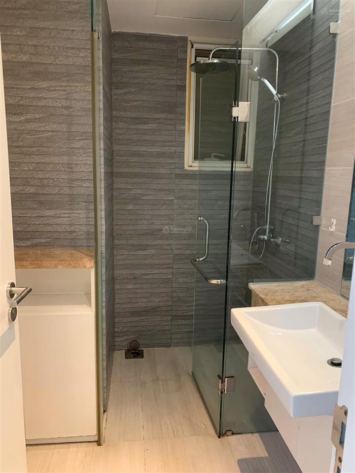 Cho thuê căn hộ 3 phòng ngủ the estella  giá 50 triệu  view hồ bơi  trống sẵn dọn vào ngay