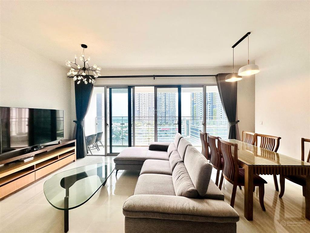 Cho thuê căn hộ 3 phòng ngủ estella heights  tháp thương mại  giá 78 triệu/th  trống sẵn