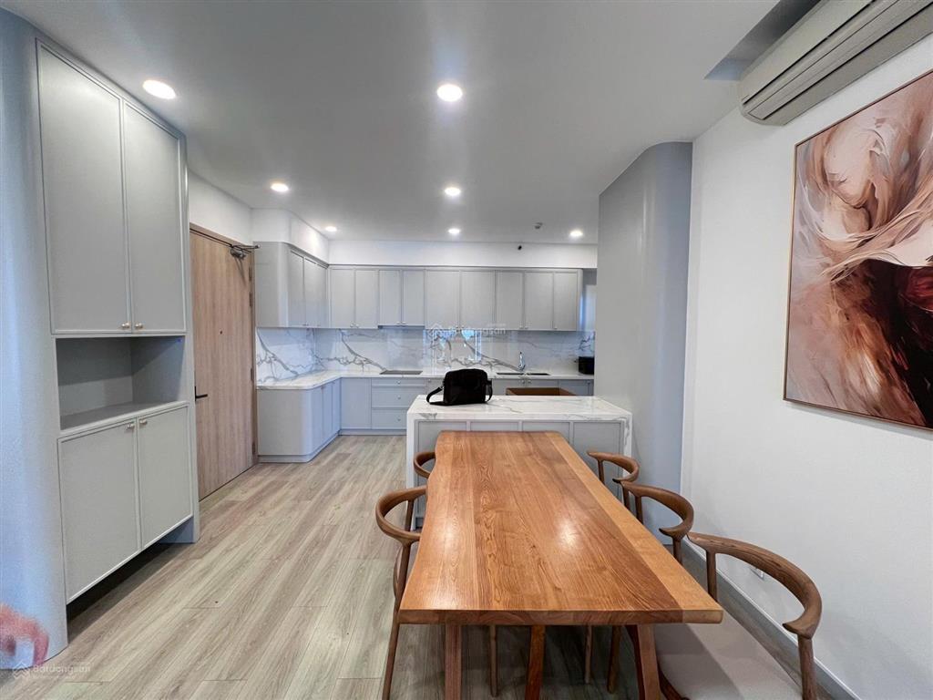 Cho thuê căn hộ 3 phòng ngủ estella heights  giá 70 triệu  view hồ bơi  trống sẵn dọn vào ngay