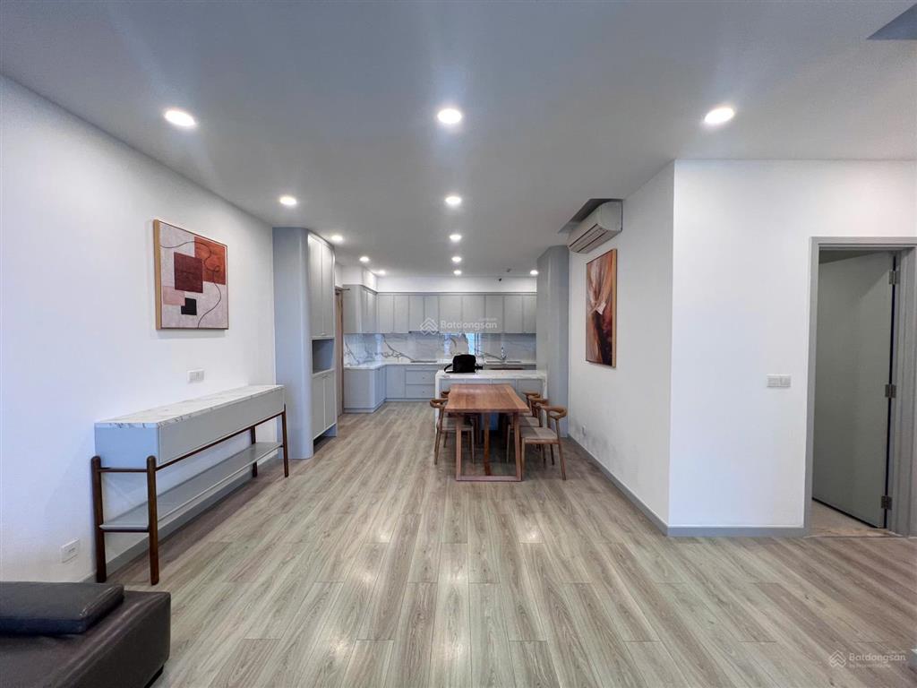 Cho thuê căn hộ 3 phòng ngủ estella heights  giá 70 triệu  view hồ bơi  trống sẵn dọn vào ngay