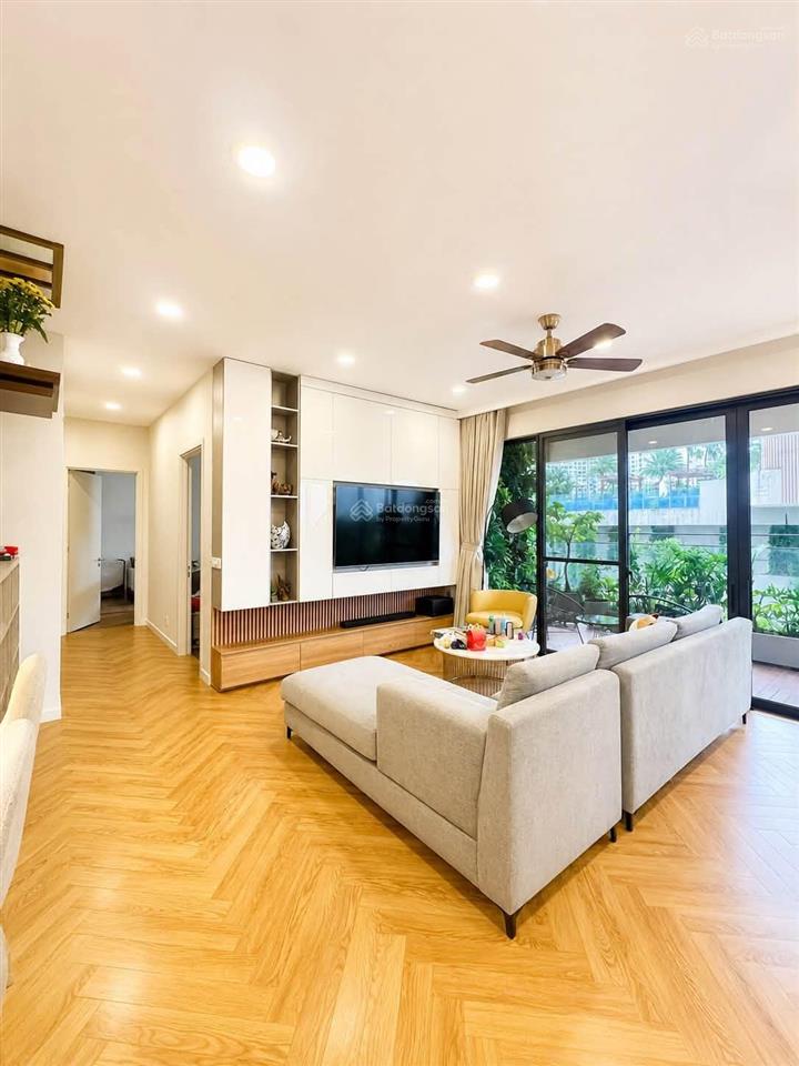 Cho thuê căn hộ 3 phòng ngủ estella heights  giá 90 triệu  view hồ bơi  trống sẵn