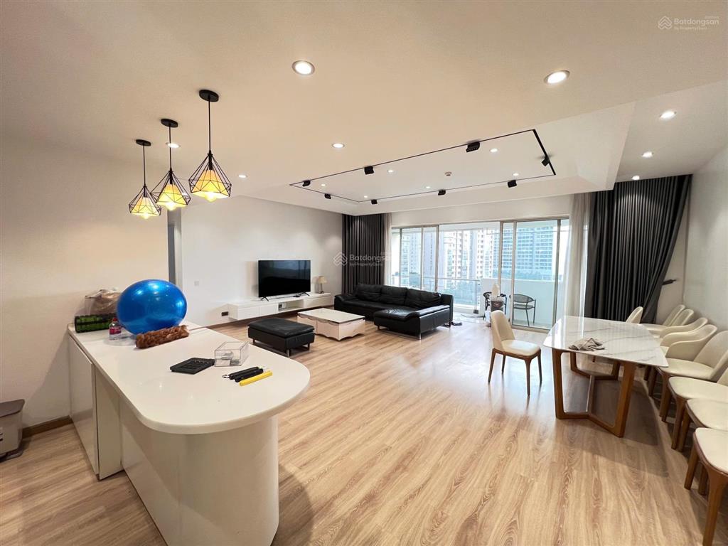 Cho thuê căn hộ 3 phòng ngủ the estella  giá 65 triệu  view thoáng  trống sẵn dọn vào ngay