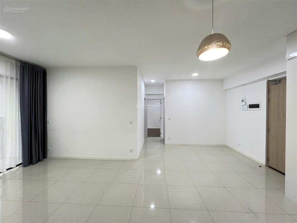 Cho thuê căn hộ 2 phòng ngủ estella heights  giá 30 triệu  không nội thất  view hồ bơi