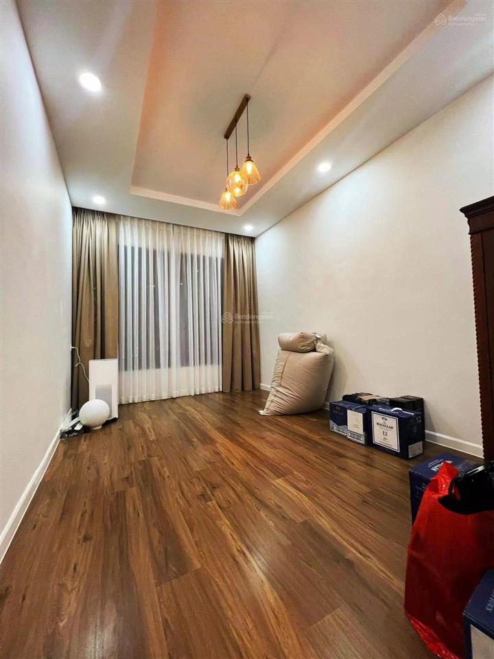Cho thuê căn 4 phòng ngủ estella heights  giá 100 triệu  view hồ bơi  trống sẵn dọn vào ngay