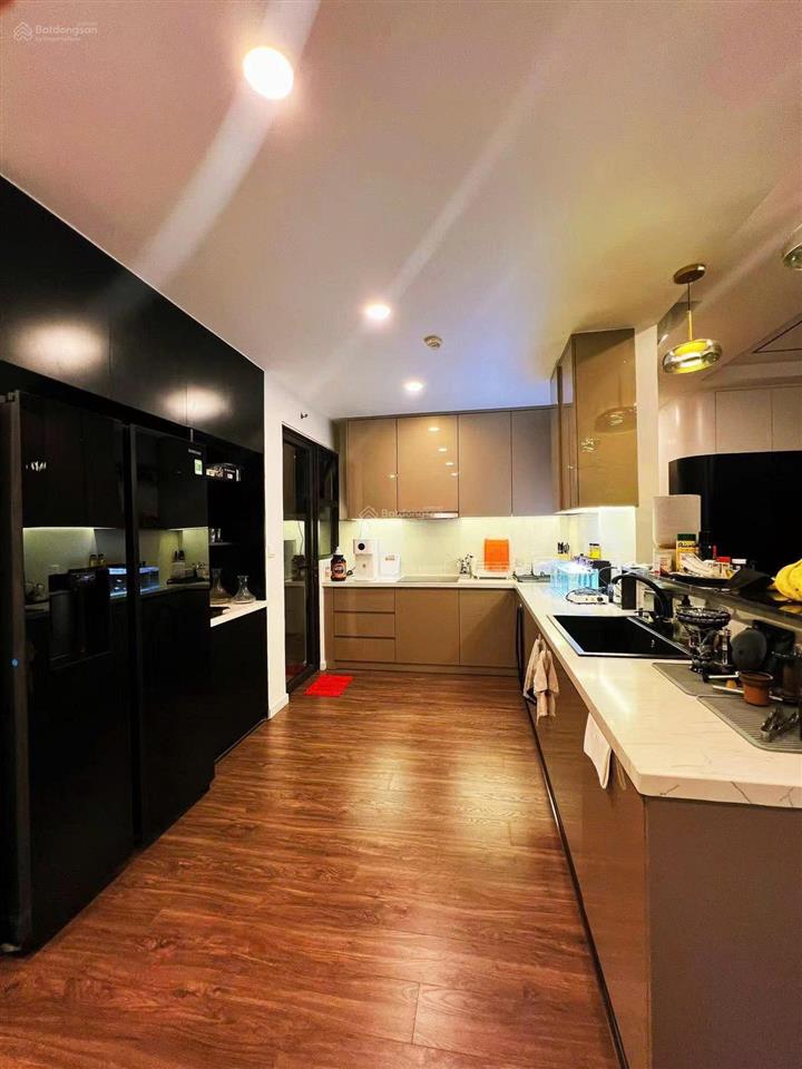 Cho thuê căn 4 phòng ngủ estella heights  giá 100 triệu  view hồ bơi  trống sẵn dọn vào ngay