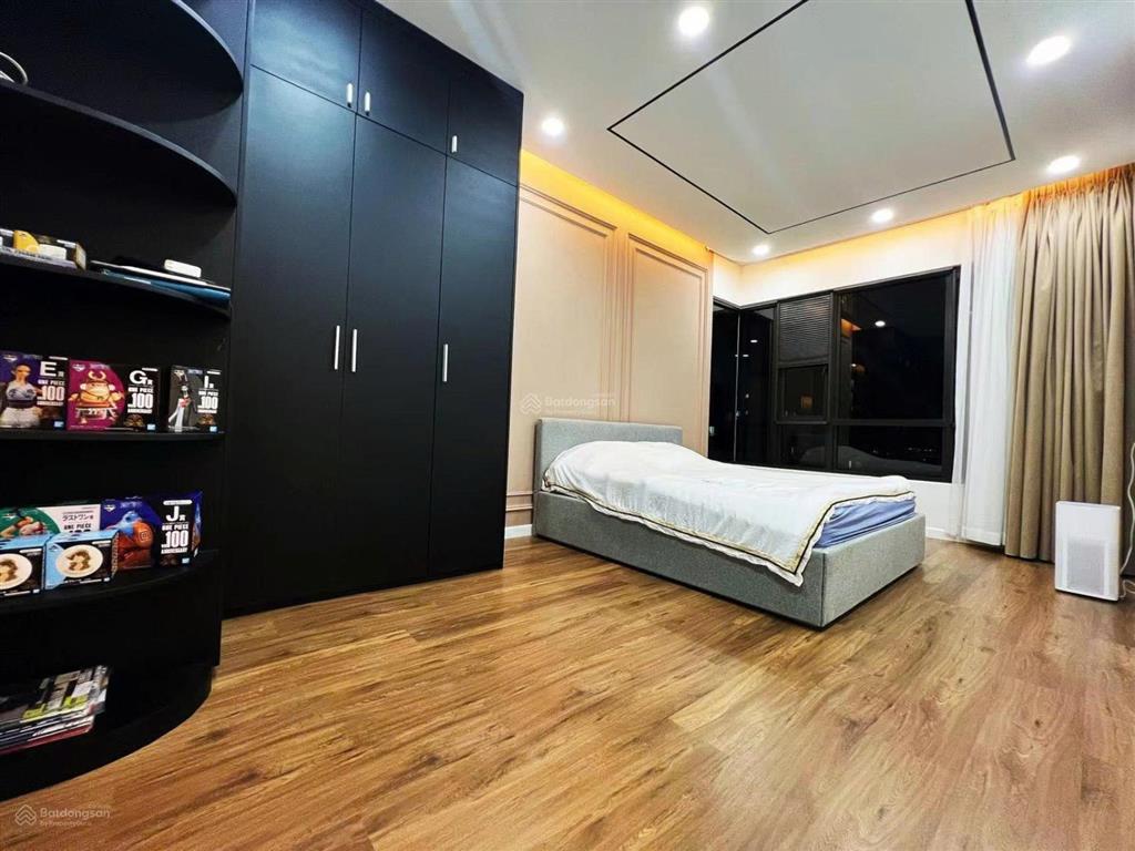 Cho thuê căn 4 phòng ngủ estella heights  giá 100 triệu  view hồ bơi  trống sẵn dọn vào ngay