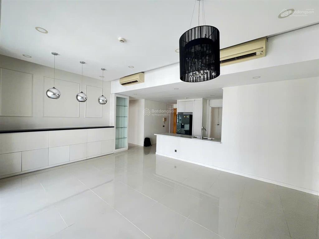 Cho thuê căn hộ 3 phòng ngủ  giá 33 triệu/th  không nội thất  trống sẵn dọn vào ngay