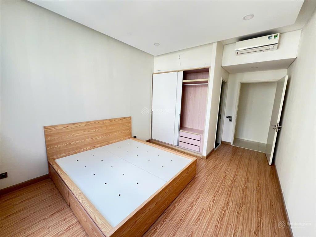 Cho thuê căn hộ 3 phòng ngủ  giá 33 triệu/th  không nội thất  trống sẵn dọn vào ngay