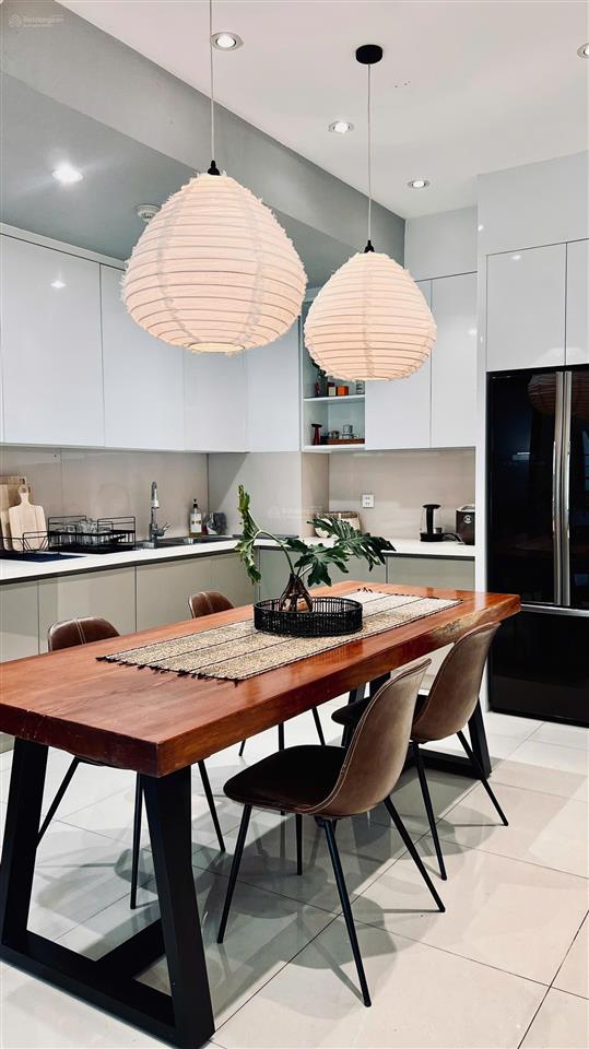 Cho thuê căn hộ 2 phòng ngủ estella heights  giá 40 triệu  view hồ bơi  trống sẵn dọn vào ngay