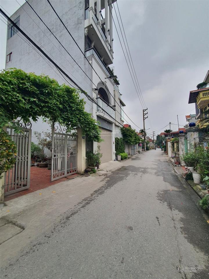 Bán đất tặng nhà cấp 4 ở ngay, view hồ, gần công viên, ngõ nông ô tô đỗ cổng, vị trí trung tâm 78m2
