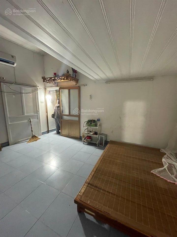 Bán đất tặng nhà cấp 4 ở ngay, view hồ, gần công viên, ngõ nông ô tô đỗ cổng, vị trí trung tâm 78m2