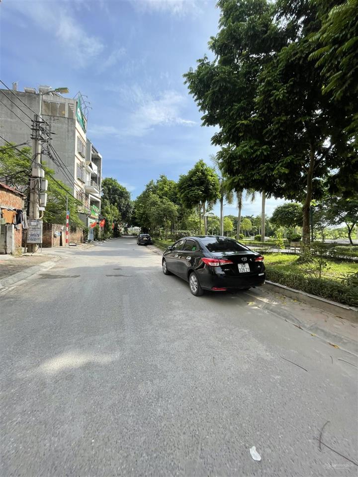 Bán nhà cự khối gần cầu vĩnh tuy  lô góc 5 tầng  mặt ngõ thông  ô tô đỗ gần 5.8 tỷ