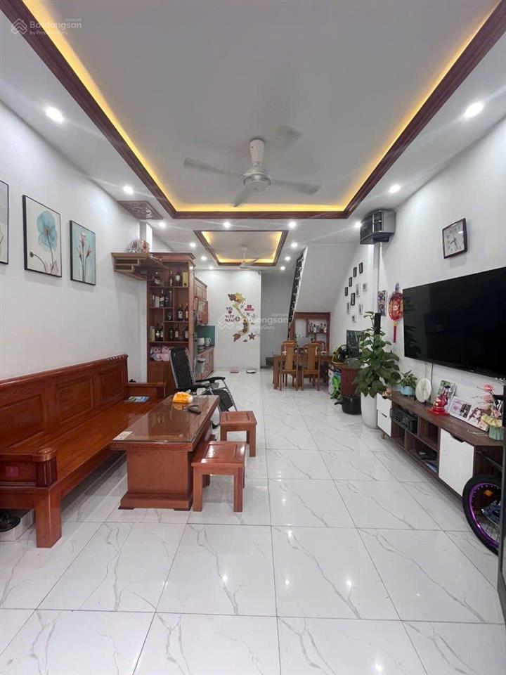 Bán nhà cự khối trong đê, 5 tầng, không qh, ngõ rộng ô tô đỗ tận cửa, gần công viên. 5,3 tỷ