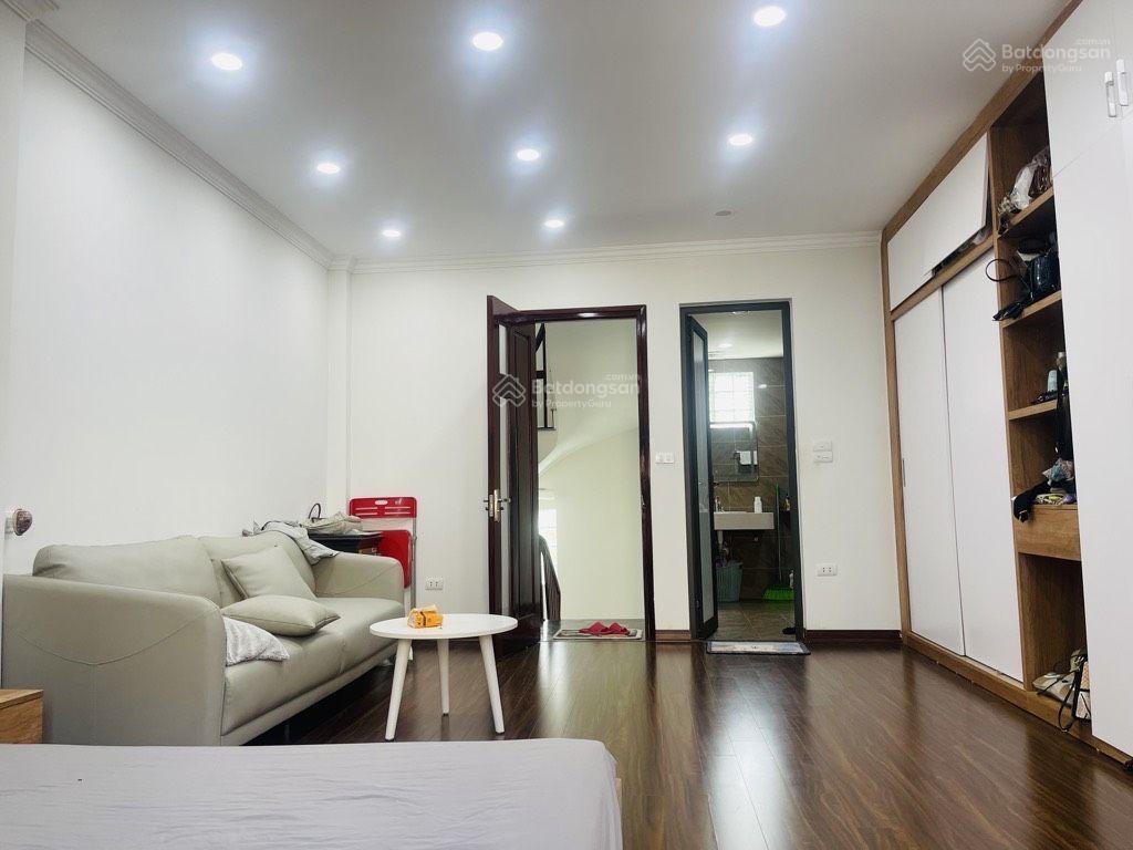 Bán nhà cự khối trong đê, 5 tầng, không qh, ngõ rộng ô tô đỗ tận cửa, gần công viên. 5,3 tỷ