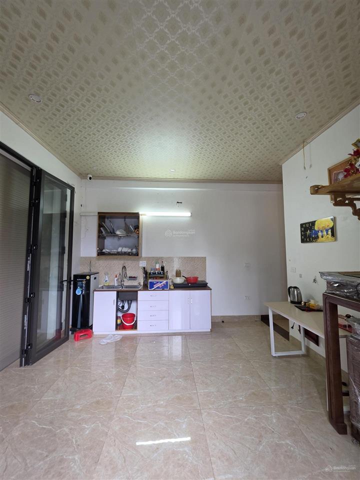 Bán nhà cự khối gần cầu vĩnh tuy, view thoáng, mặt tiền rộng đường ô tô tránh, kinh doanh. 68m2