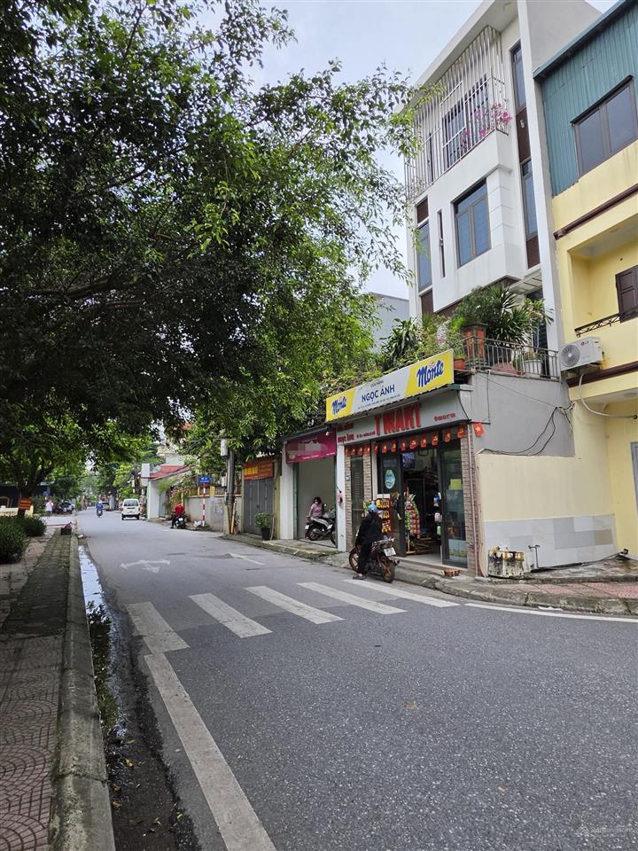 Bán nhà cự khối gần cầu vĩnh tuy, view thoáng, mặt tiền rộng đường ô tô tránh, kinh doanh. 68m2