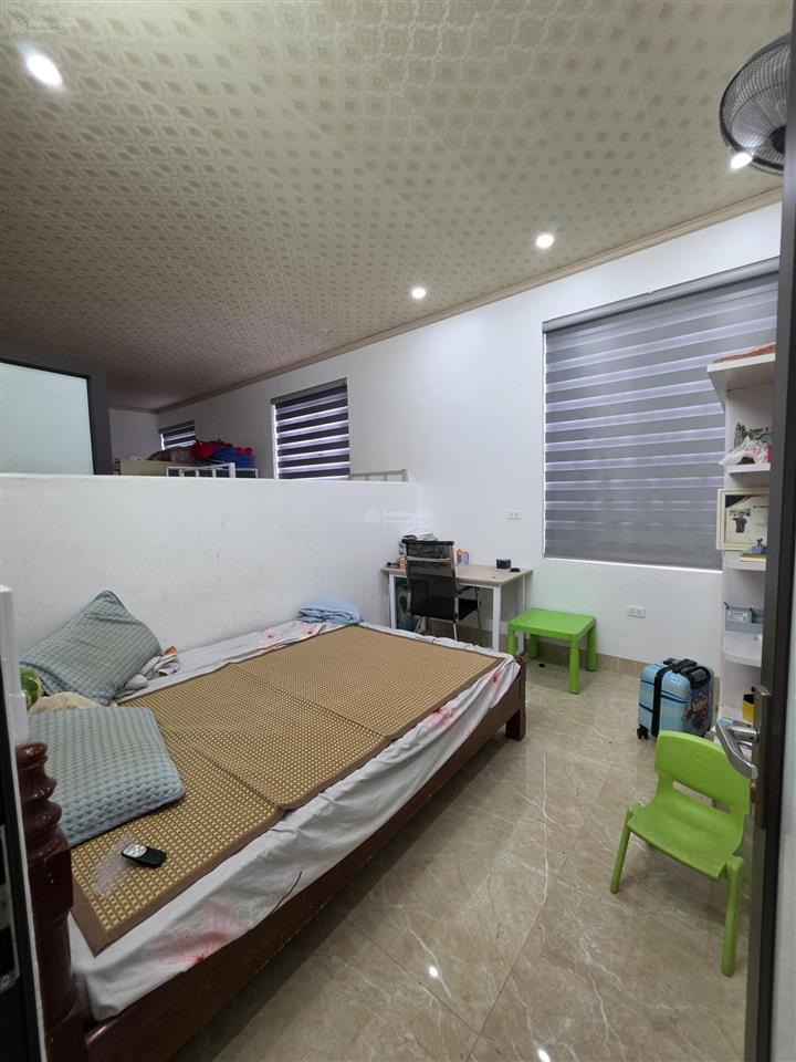 Bán nhà cự khối gần cầu vĩnh tuy, view thoáng, mặt tiền rộng đường ô tô tránh, kinh doanh. 68m2