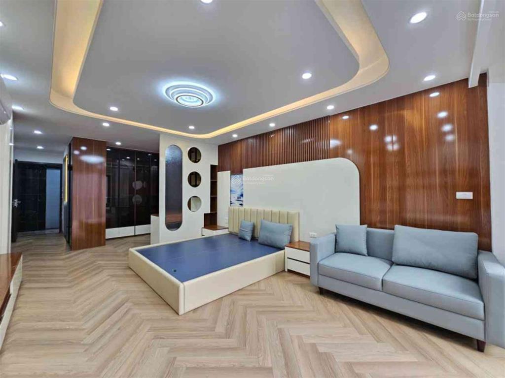 Bán nhà gần cầu vĩnh tuy, xây mới 6 tầng thang máy full nội thất  ô tô đỗ sát nhà gần công viên