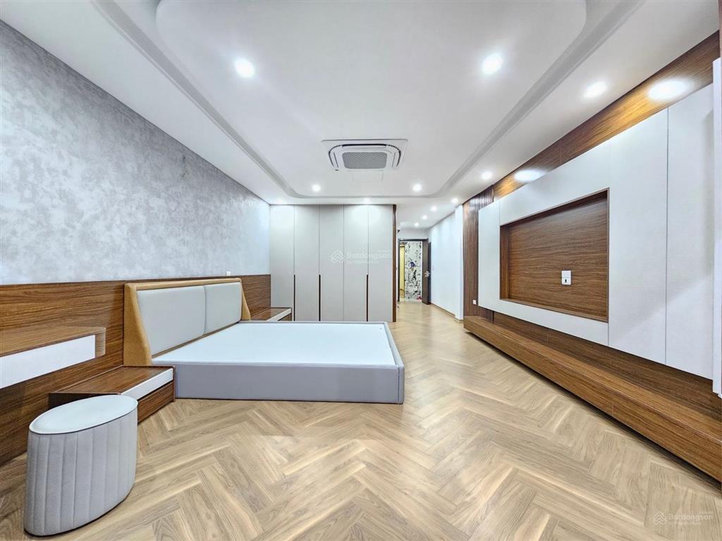 Hiếm. bán nhà cự khối, siêu phẩm 7 tầng duplex giá siêu hời