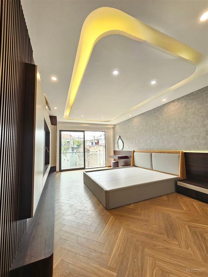 Bán nhà cự khối khu phân lô view hồ, xây mới 7 tầng thang máy full nội thất.