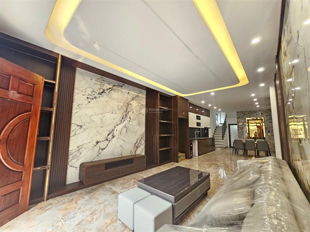 Bán nhà cự khối khu phân lô view hồ, xây mới 7 tầng thang máy full nội thất.