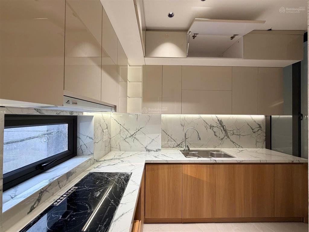 Bán nhà mặt phố cự khối  xây mới 8 tầng thang máy