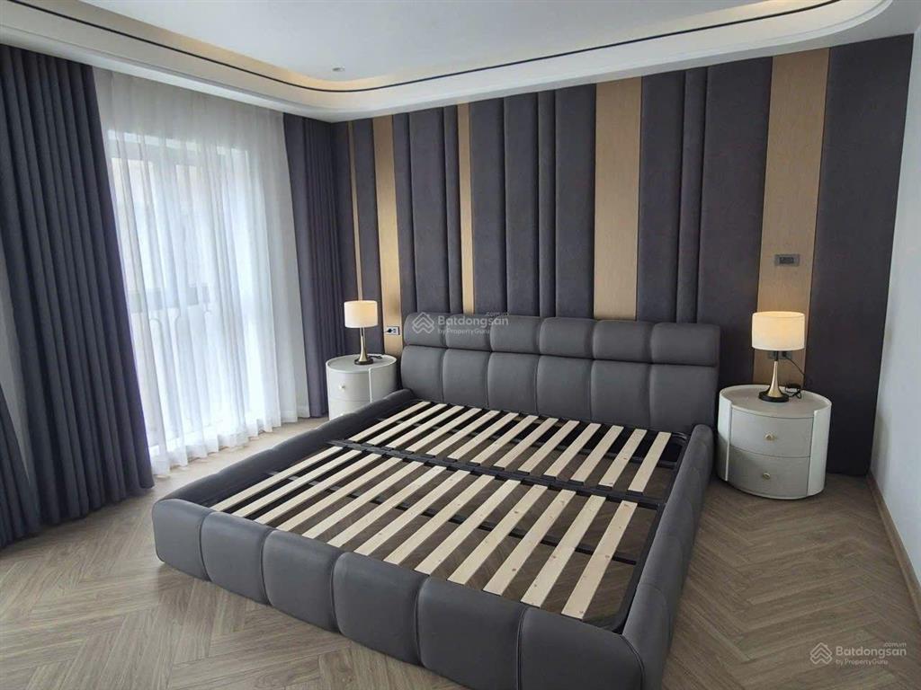 Bán nhà mặt phố cự khối  xây mới 8 tầng thang máy