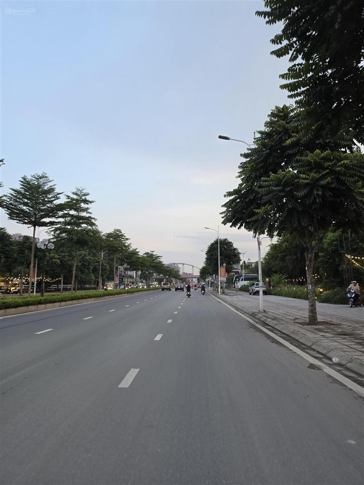 Trung tâm phường bồ đề  bán nhà 5 tầng gần cầu long biên 6,2 tỷ