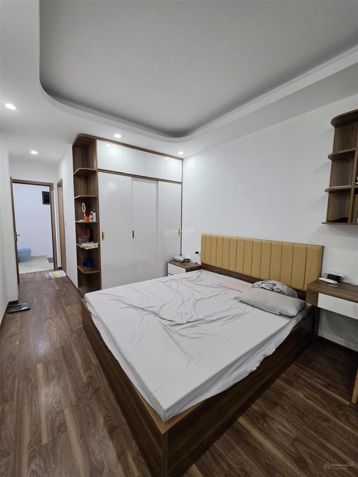 Trung tâm phường bồ đề  bán nhà 5 tầng gần cầu long biên 6,2 tỷ