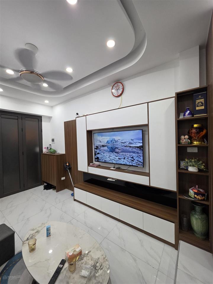 Trung tâm phường bồ đề  bán nhà 5 tầng gần cầu long biên 6,2 tỷ