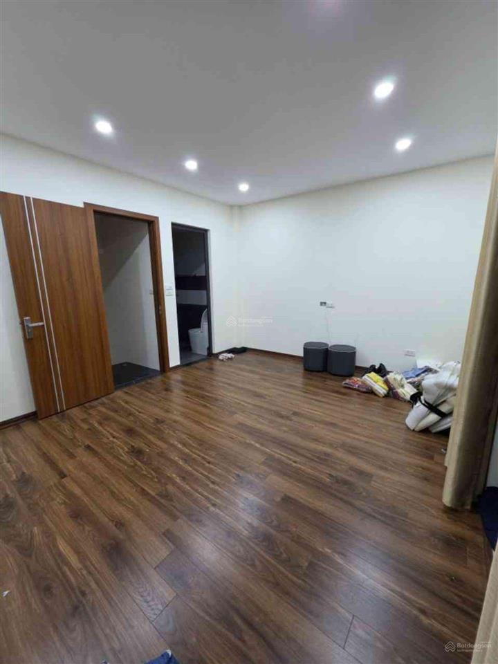 Bán nhà bồ đề, dân xây mới 5 tầng 3 ngủ 5,5 tỷ