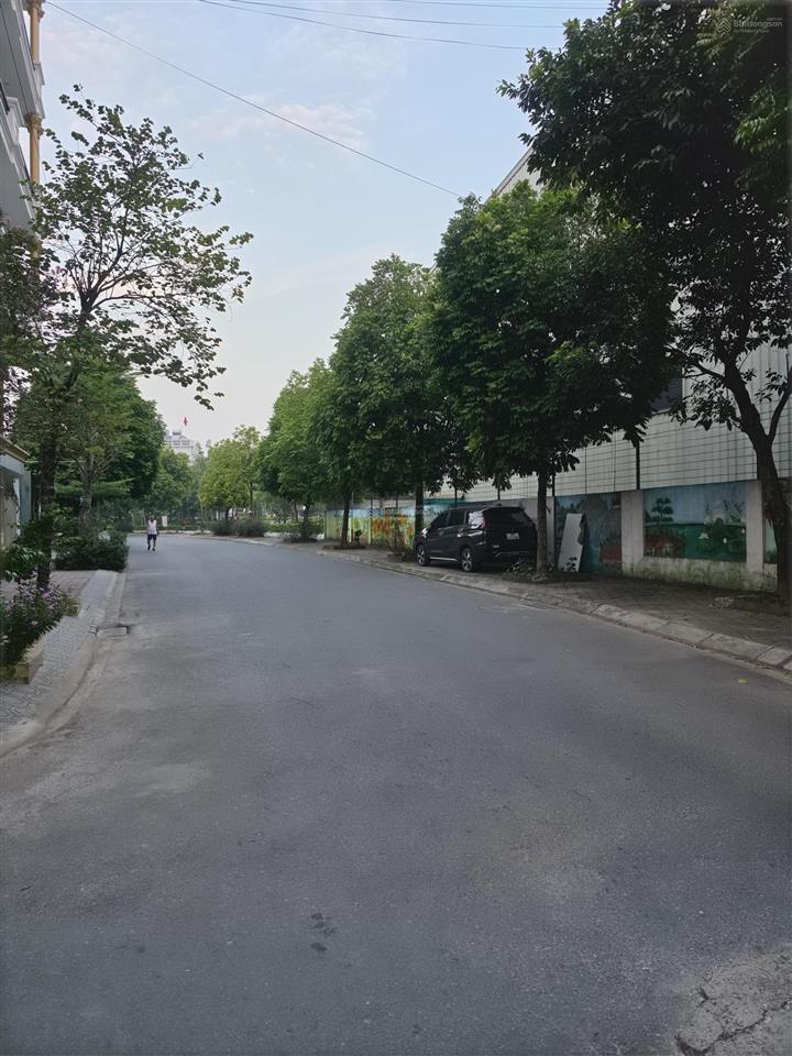 Bán đất cự khối khu tái định cư ô tô tránh nhau, gần công viên, gần chợ đầu mối, khu dân trí cao.