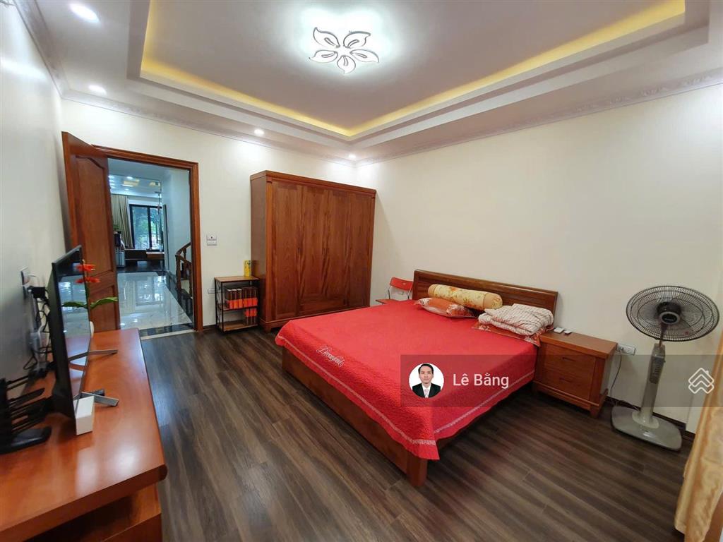 7 tầng thang máy, view hồ thoáng mát, gara 2 ô tô. dân trí cao, an ninh tuyệt đối. giá 29.5 tỷ