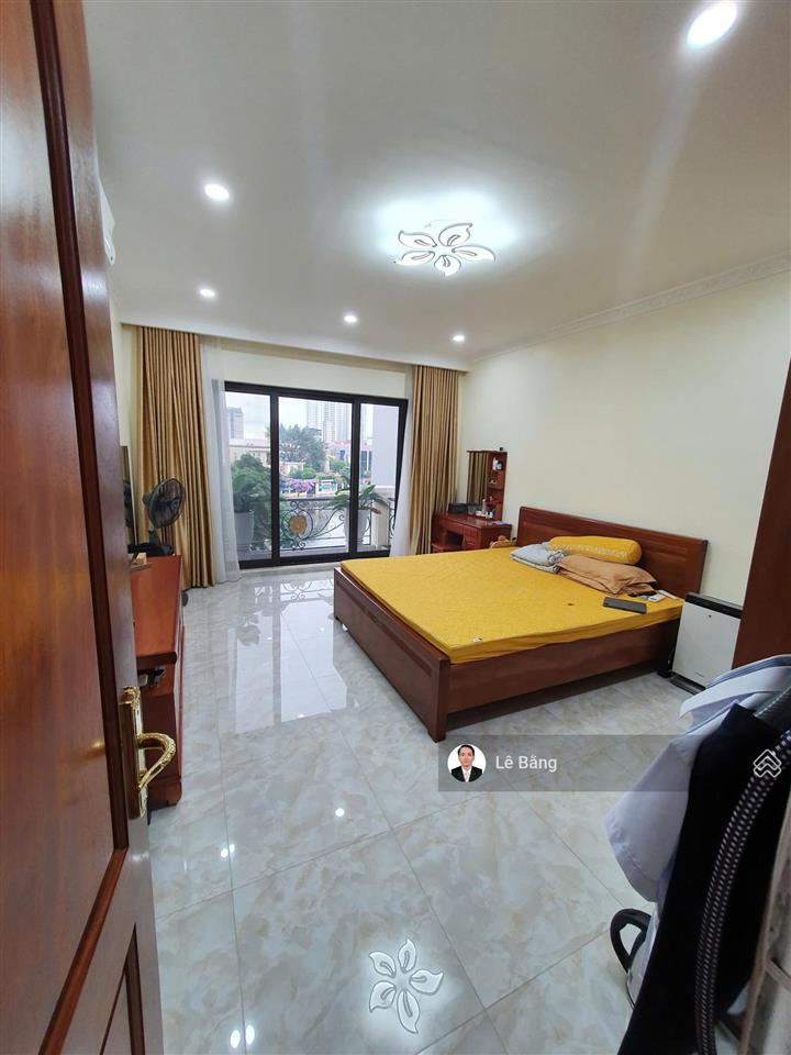 7 tầng thang máy, view hồ thoáng mát, gara 2 ô tô. dân trí cao, an ninh tuyệt đối. giá 29.5 tỷ