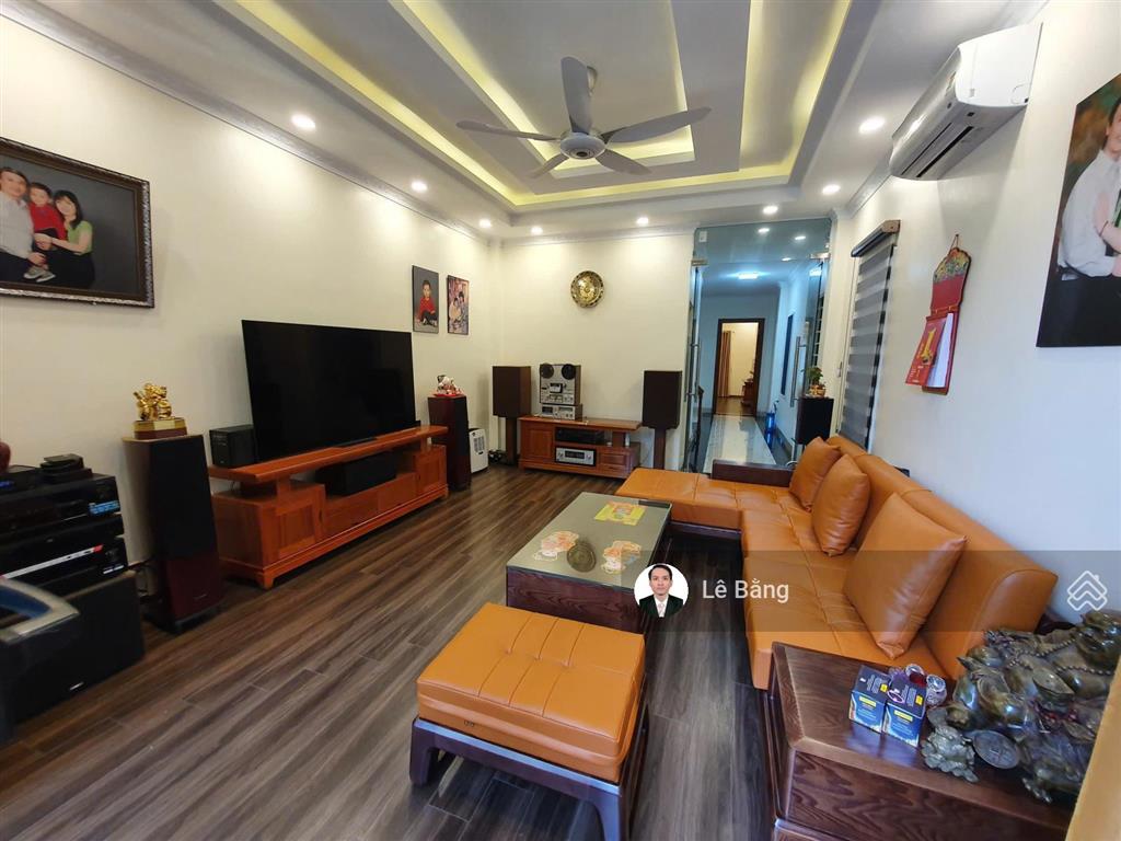 7 tầng thang máy, view hồ thoáng mát, gara 2 ô tô. dân trí cao, an ninh tuyệt đối. giá 29.5 tỷ