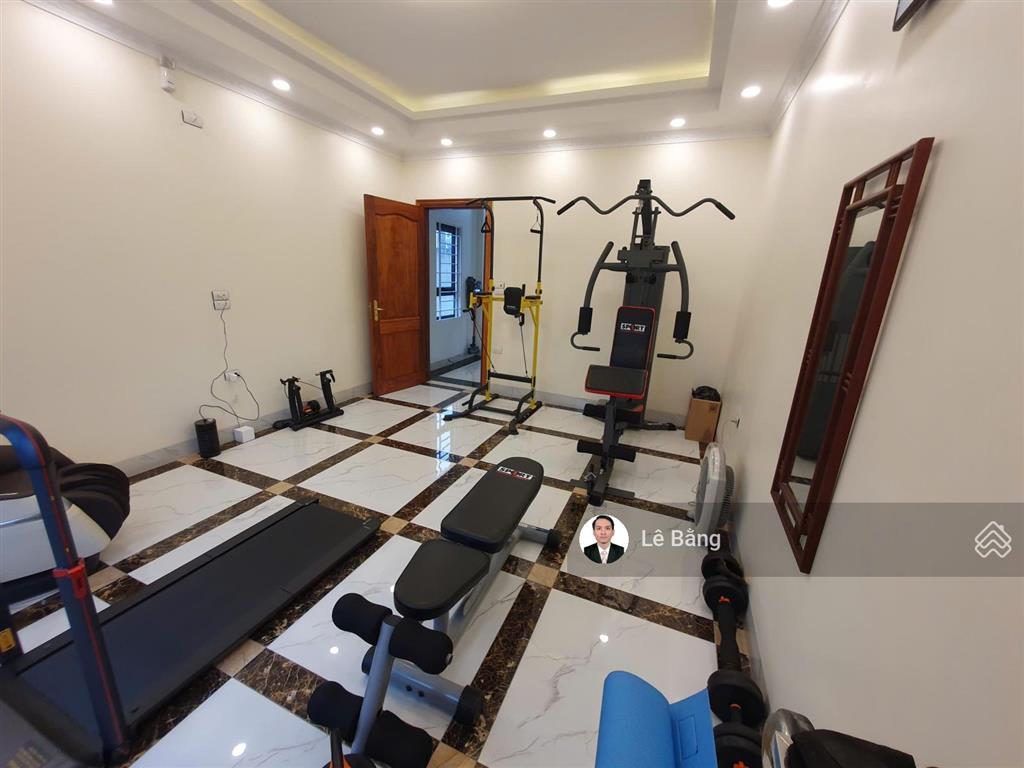 7 tầng thang máy, view hồ thoáng mát, gara 2 ô tô. dân trí cao, an ninh tuyệt đối. giá 29.5 tỷ