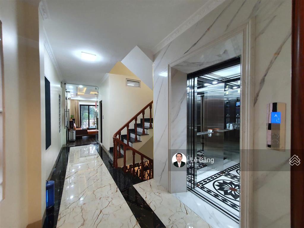 7 tầng thang máy, view hồ thoáng mát, gara 2 ô tô. dân trí cao, an ninh tuyệt đối. giá 29.5 tỷ