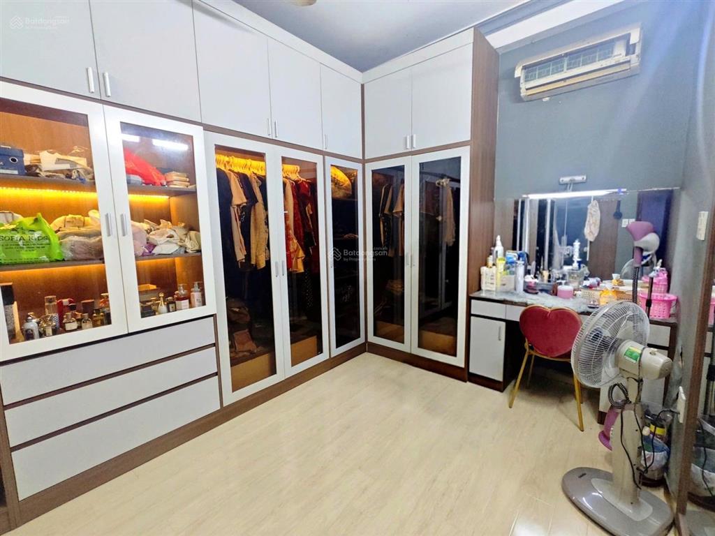 Lý thường kiệt, lạc long quân, chợ tân bình, hẻm xe hơi 4m, 4 tầng, 72m2 (4.5 x 16m), chỉ 8 tỷ xíu