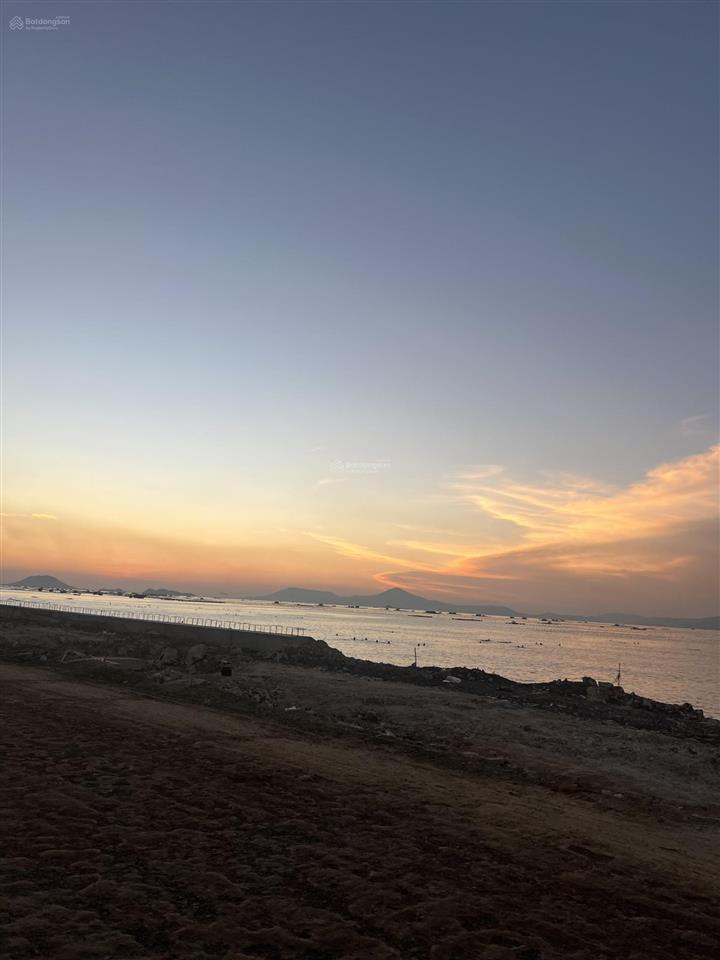 Một lô đất có view bình minh tuyệt đẹp, cách biển bãi tắm chỉ vài chục bước chân. giá chỉ 2 tỷ hơn