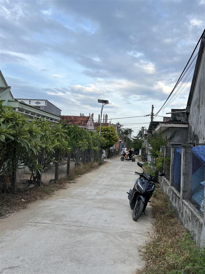 Đất thổ khu bàn cờ xuân vinh mặt tiền 10m đường oto thông biển giá cực đẹp.  dt  220m2(10x22)