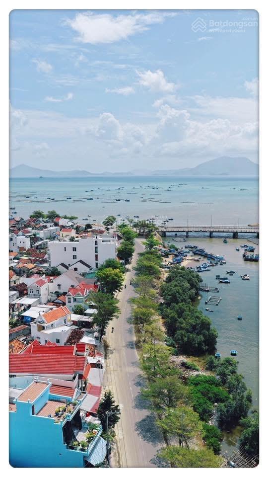 Lô đất full thổ cư 3 mặt tiền, view sông, view biển đường nhựa 40m giá 6.3 tỷ. kkt vp