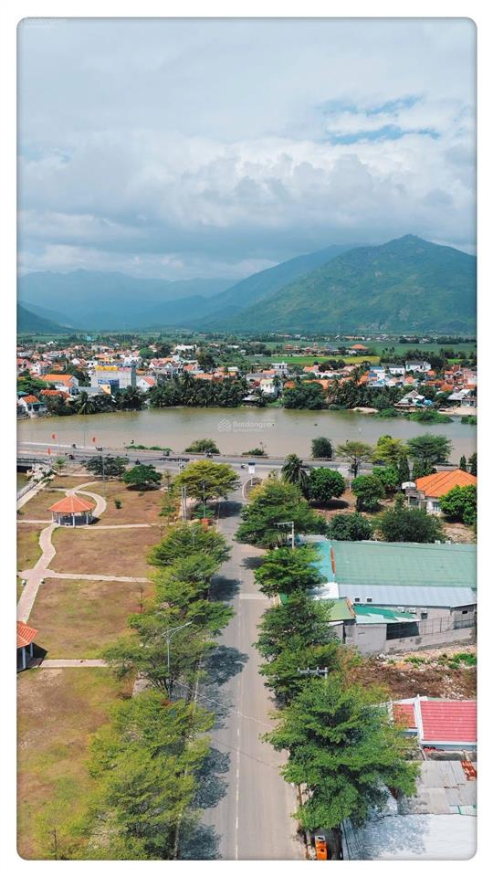 Lô đất full thổ cư 3 mặt tiền, view sông, view biển đường nhựa 40m giá 6.3 tỷ. kkt vp