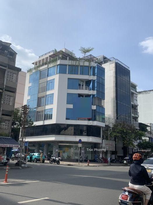 Building đẹp góc 2mt trần hưng đạo quận 1, 180m2(10x18)m trệt2 lầu, hđt 230 triệu, giá 61 tỷ