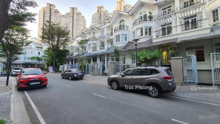 Biệt thự mặt tiền hoa lan  phú nhuận 144m2(8x18m) 4 tầng  khu phố ẩm thực, giá 52 tỷ