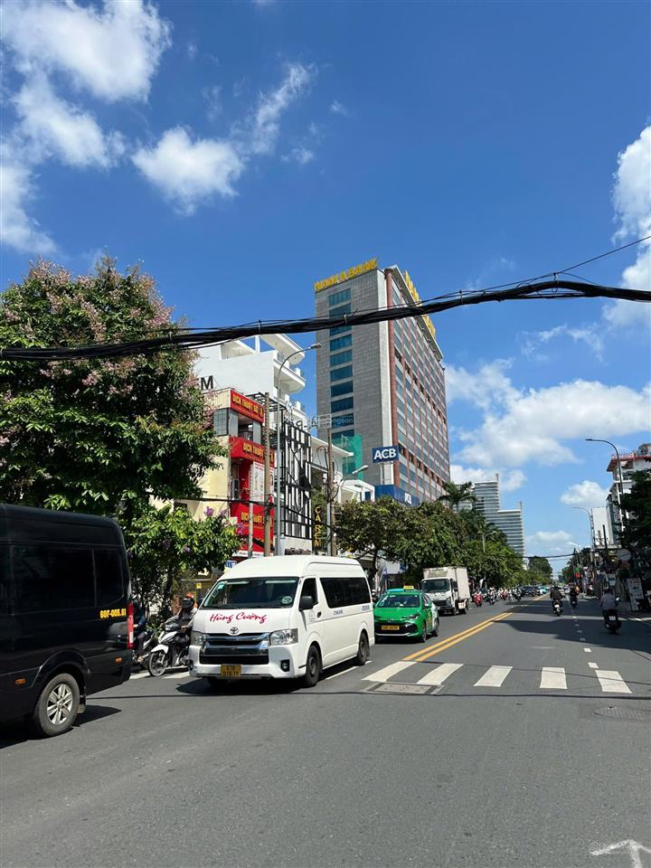 Khuôn chuẩn xây building! mt hoàng hoa thám, bình thạnh, 8.6x25m, 215m2, cấp 4  giá 52 tỷ