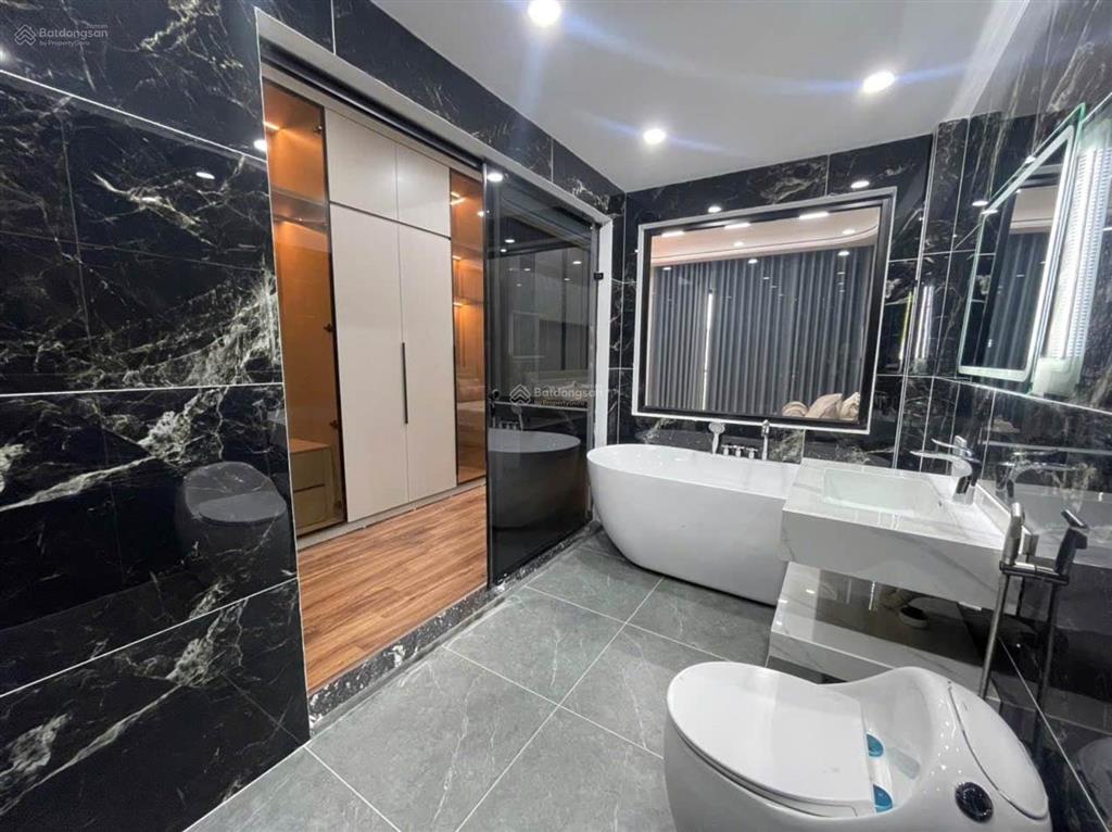 Bán nhà phố trạm cổ linh long biên hà nội 50/60m2 x 7 tầng x 27 tỷ