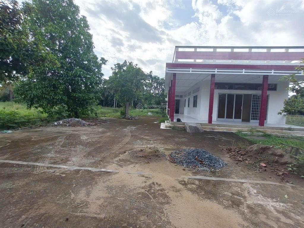 Bán đất + nhà vườn 3pn siêu đẹp  vị trí vàng sát cầu rạch miễu 2